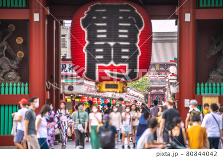 日本の東京都市景観 月最多2884人。閉幕から一夜明け。浅草寺には外国人観光客の姿が…=8月9日 日本の東京都市景観 月最多2884人。閉幕から一夜明け。浅草寺には外国人観光客の姿が…=8月9日 80844042