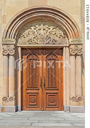 Central entrance doors to church Central entrance doors to church 80844913