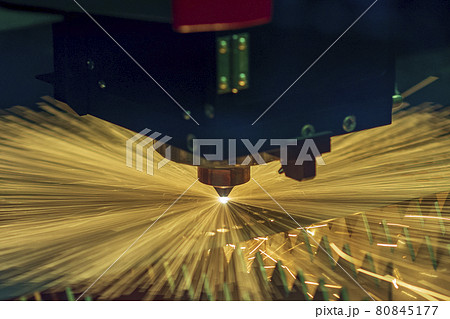 The fiber laser cutting machine cutting machine cut the metal plate. The fiber laser cutting machine cutting machine cut the metal plate. 80845177