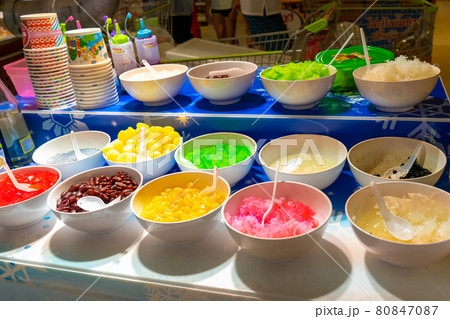 Street counter selling ice cream with different flavors 80847087