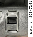 新式の車 80847241