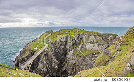 Pedastrian bridge to Mizen Head lighthouse in southern west Ireland during daytime 80850957