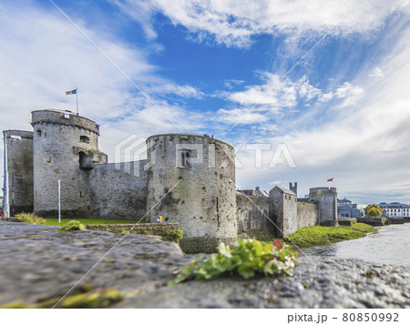 Historic city wall of Limerick with defense towers during daytime Historic city wall of Limerick with defense towers during daytime 80850992