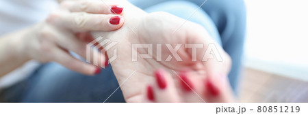 Woman holds fingers on artery and conducts pulse control 80851219