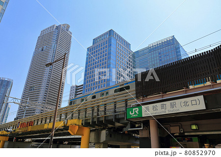 東京　浜松町の都市風景　JR浜松町駅　北口 80852970