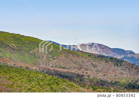 安達太良山、薬師岳パノラマパークから一切経山方面を望む 80853392