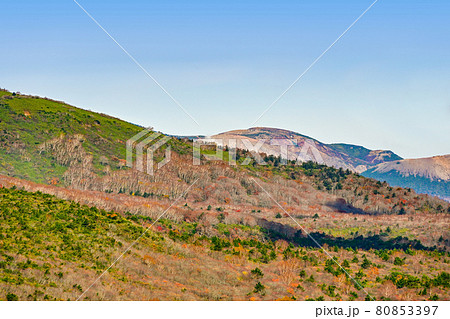 安達太良山、薬師岳パノラマパークから一切経山方面を望む 80853397