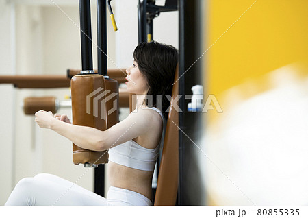 女性 トレーニング スポーツジム マシン 女性 トレーニング スポーツジム マシン 80855335