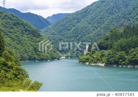 黒部渓谷　うなづき湖と新柳河原発電所　 80857583