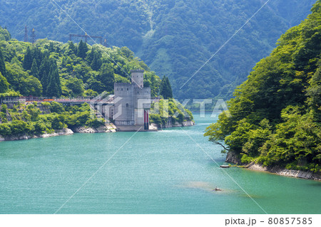 黒部渓谷 うなづき湖と新柳河原発電所 黒部渓谷 うなづき湖と新柳河原発電所 80857585