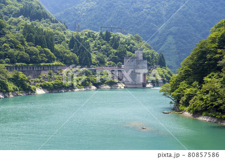黒部渓谷　うなづき湖と新柳河原発電所　 80857586