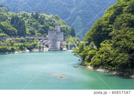 黒部渓谷　うなづき湖と新柳河原発電所　 80857587