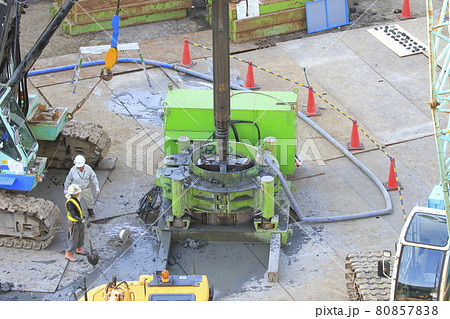 建築現場 基礎工事 掘削作業 建築現場 基礎工事 掘削作業 80857838