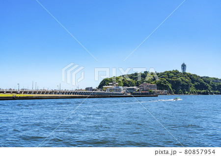 【神奈川県】爽やかな青空が広がる夏の江ノ島 80857954