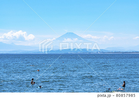 【神奈川県】江ノ島から見える夏の富士山 【神奈川県】江ノ島から見える夏の富士山 80857985