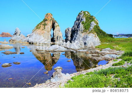 七浦海岸の夫婦岩 80858075