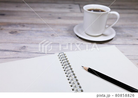 ノートと鉛筆 80858826