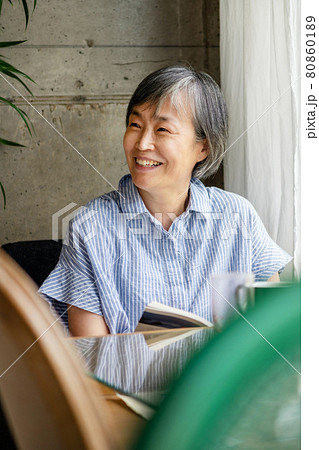 女性 女 女の子 80860189