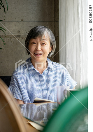 女性 女 女の子 80860197