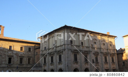 Ancient palace 80860842