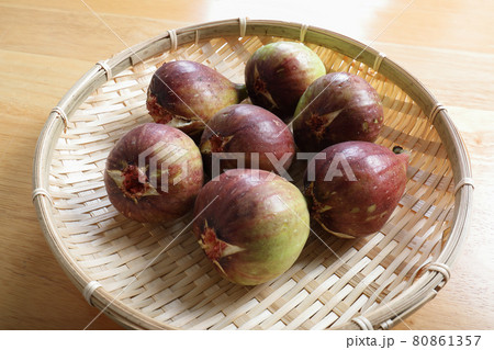 イチジク収穫後すぐに撮影 イチジク収穫後すぐに撮影 80861357