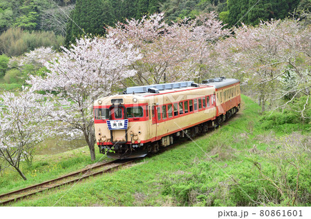 いすみ鉄道 久我原-東総元 キハ28-2346+キハ52-125 いすみ鉄道 久我原-東総元 キハ28-2346+キハ52-125 80861601
