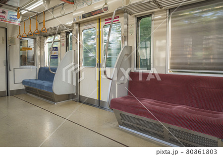 京王線 新宿行き 府中駅 府中駅ホーム 車内 座席 ドア 京王線 新宿行き 府中駅 府中駅ホーム 車内 座席 ドア 80861803