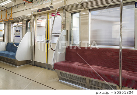 京王線 新宿行き 府中駅 府中駅ホーム 車内 座席 ドア 京王線 新宿行き 府中駅 府中駅ホーム 車内 座席 ドア 80861804