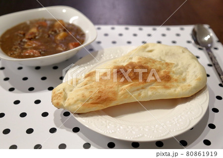 カレーとナン② 80861919