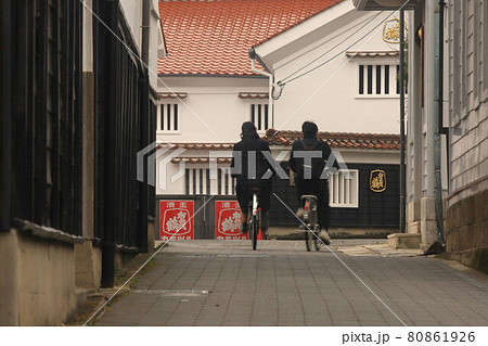 西条酒蔵通り 80861926