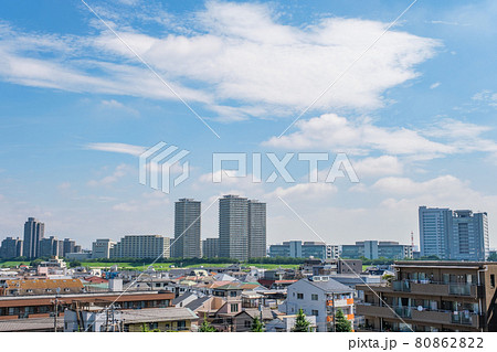 都市風景　多摩川沿いのビル群と住宅街　川崎市上平間から東京都大田区下丸子方面の眺望 80862822