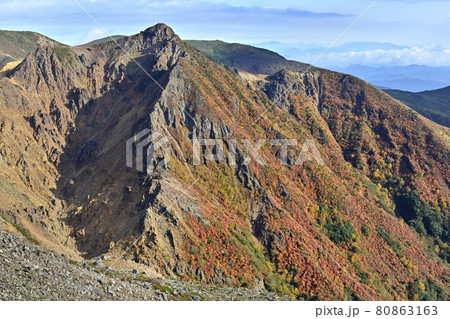那須連山茶臼岳から紅葉の朝日岳南面 那須連山茶臼岳から紅葉の朝日岳南面 80863163