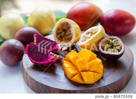 南国のフルーツいろいろ 南国のフルーツいろいろ 80870308