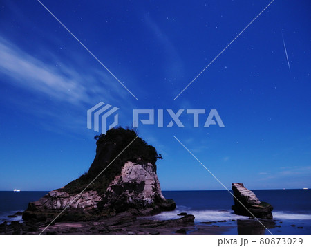 津々ヶ浦の流れ星 80873029