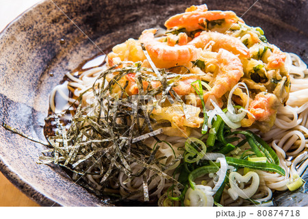 冷麦を使った海老いっぱいのかき揚げ冷麺 冷麦を使った海老いっぱいのかき揚げ冷麺 80874718