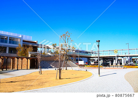 岡崎市、JR岡崎駅前広場の風景 80875667