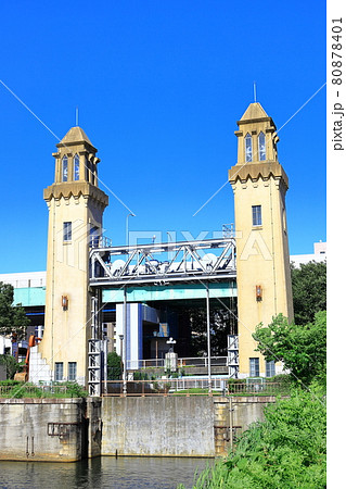 名古屋市中川区　中川運河側からの松重閘門と尖塔 80878401