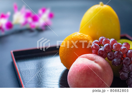 お盆のお供え物 果物お膳盛り 80882803