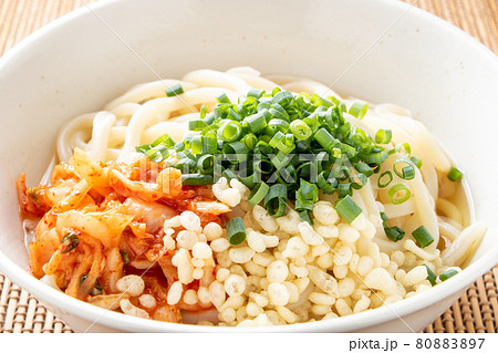 キムチぶっかけうどん。 キムチぶっかけうどん。 80883897