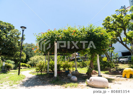 玉川上水第三公園　緑の屋根で一休み　京王線下高井戸駅北口　東京都杉並区 80885354