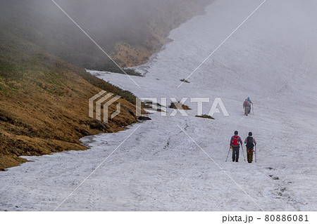 残雪期の月山 80886081