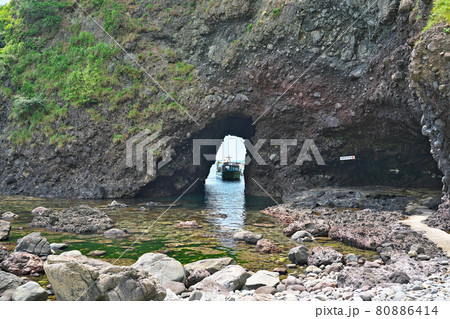 【能登金剛巌門 (巌門)】 石川県羽咋郡志賀町富来牛下巌門 80886414