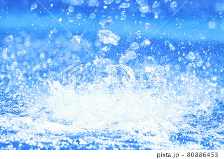 水しぶき2_ブルー 80886453