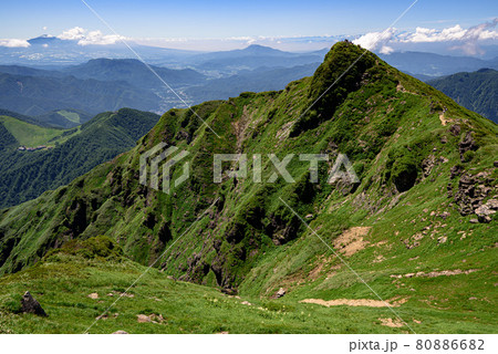 夏の谷川岳トマの耳・快晴の空 夏の谷川岳トマの耳・快晴の空 80886682