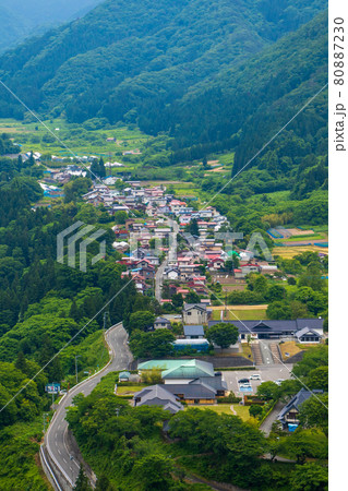 新緑の山寺から眼下を望む 新緑の山寺から眼下を望む 80887230