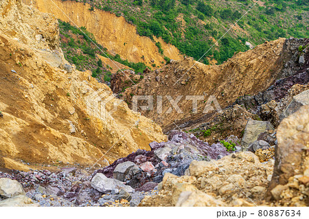 新緑の磐梯山・地層 新緑の磐梯山・地層 80887634