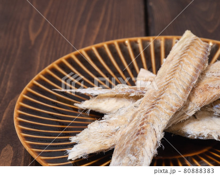 氷下魚(こまい)の珍味。酒の肴になる乾物。 氷下魚(こまい)の珍味。酒の肴になる乾物。 80888383