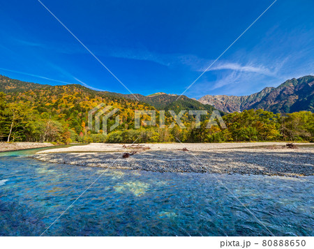 秋の上高地・梓川と穂高岳 秋の上高地・梓川と穂高岳 80888650