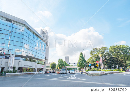 都市風景　信濃町駅前交差点　東京都新宿区 80888760