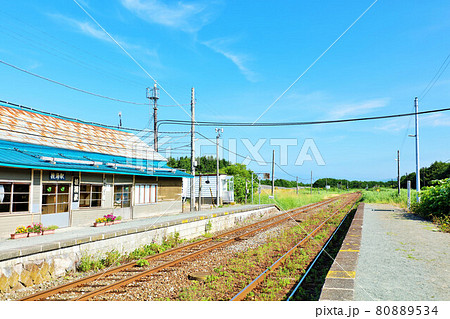 北海道　青空の抜海駅 80889534